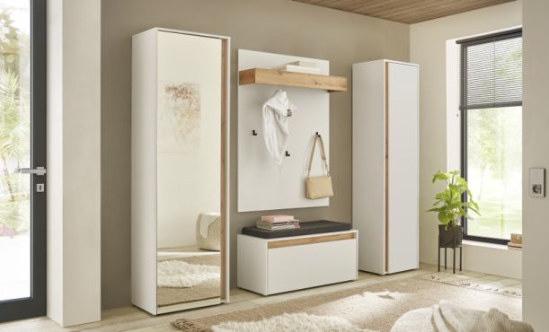 Garderobe Center wei