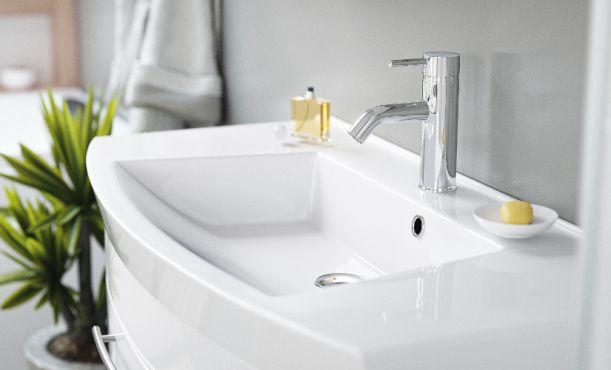Waschbeckenunterschrank mit Waschbecken