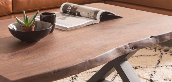 Couchtisch Cartagena in Akazie massiv Walnussfarben lackiert Beistelltisch mit Metallgestell Antik gewischt 75 x 75 cm
