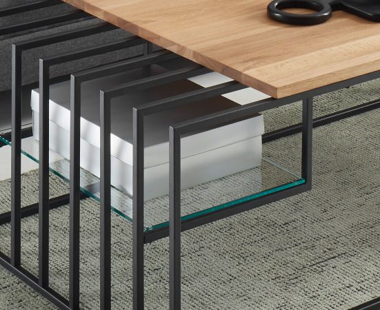 Couchtisch Juba in Eiche massiv gelt und Metallgestell schwarz Beistelltisch 120 x 60 cm