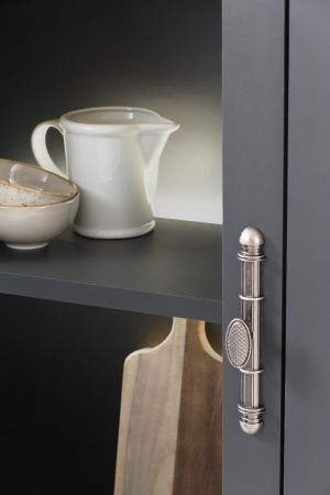 Vitrinenschrank Ribera in grau und Wotan Eiche Landhaus Wohn- und Esszimmer Vitrine 72 x 201 cm