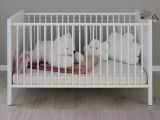 Babyzimmer Babybett Ole in wei Gitterbett mit Schlupfsprossen und Lattenrost Liegeflche 70 x 140 cm