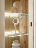Vitrine Bellport in wei matt und Wotan Eiche Vitrinenschrank inklusive Frontbeleuchtung 80 x 200 cm