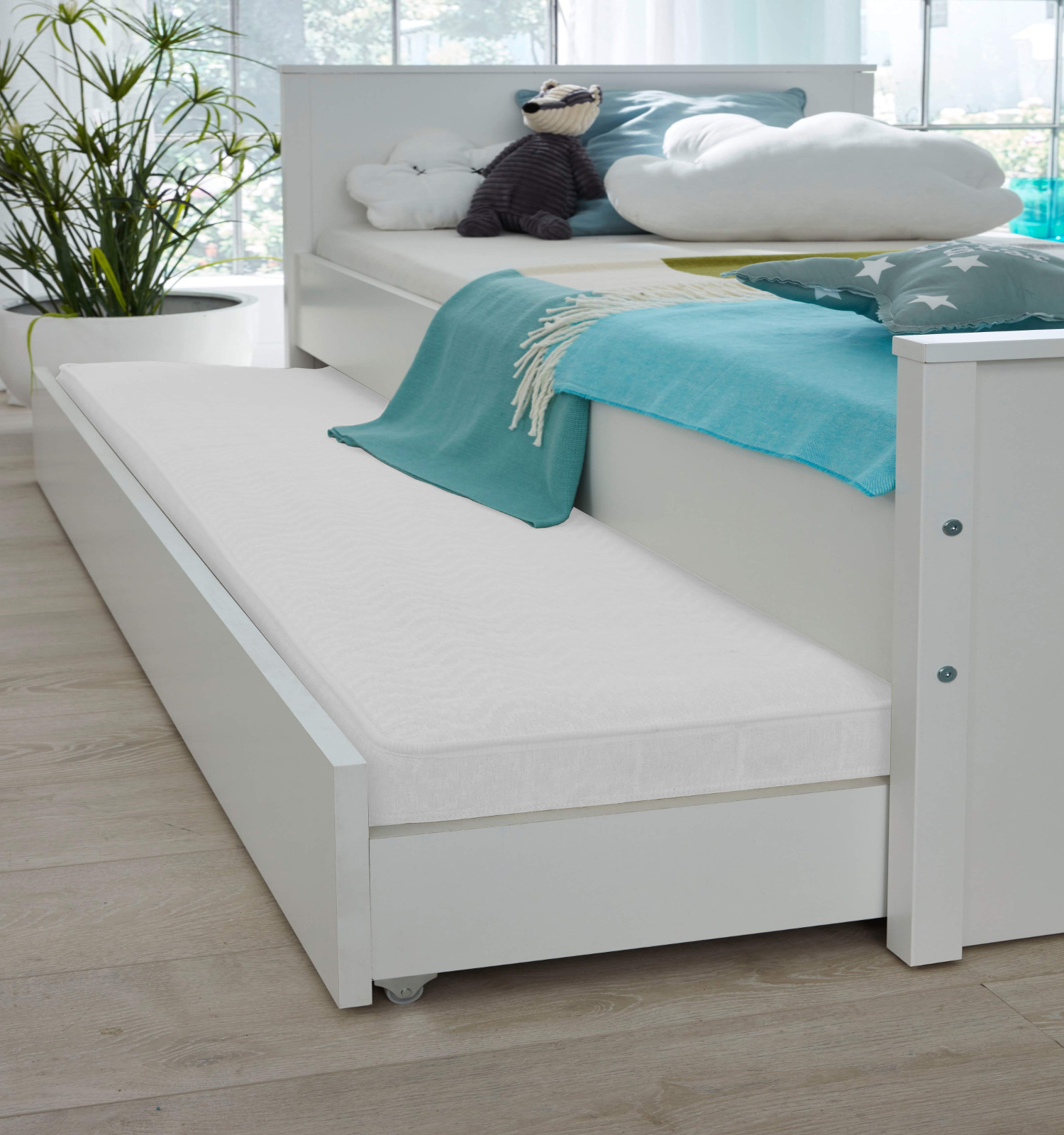 Bett "Ole" in weiß 90 x 200 cm ausziehbar zum Gästebett