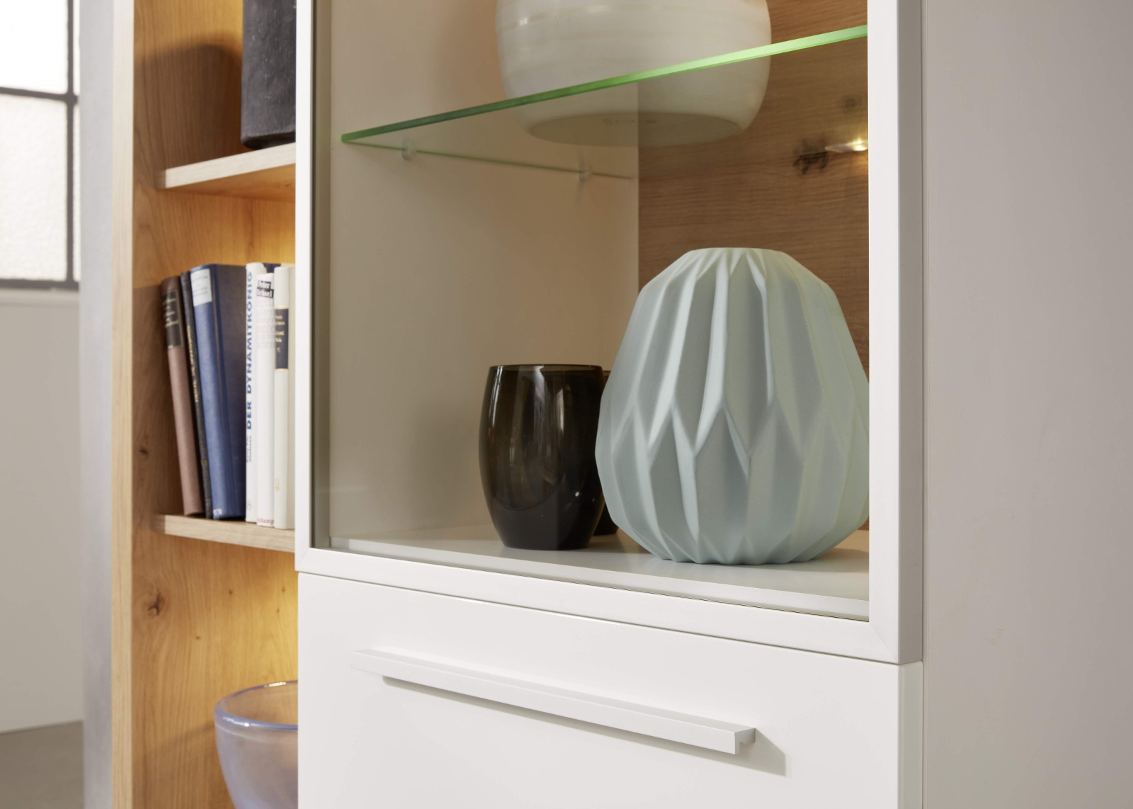 Vitrine Odino Hochglanz weiß und Eiche 84 cm Vitrine Odino Hochglanz weiß und Eiche 84 cm