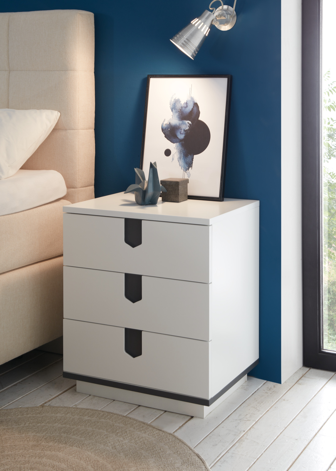 Nachttisch "Angkor" in weiß matt lackiert / anthrazit