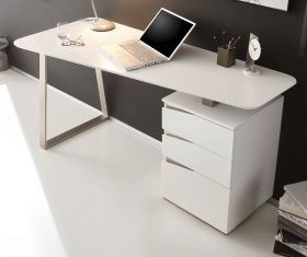Schreibtisch Tori in weiß matt lackiert und Edelstahl für Homeoffice und Büro 150 x 67 cm