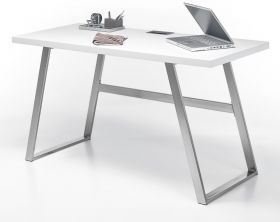 Schreibtisch Andria in matt weiß lackiert Laptoptisch für Homeoffice und Büro 140 x 60 cm