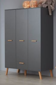 Baby- und Kinderzimmer Kleiderschrank Mats in grau matt mit Buche massiv 3-türig 130 x 190 cm Baby- und Kinderzimmer Kleiderschrank Mats in grau matt mit Buche massiv 3-türig 130 x 190 cm