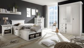 Schlafzimmer komplett Hooge in Pinie weiß Landhaus Komplettzimmer mit Bett, Kleiderschrank, Kommode und Nachttisch Schlafzimmer komplett Hooge in Pinie weiß Landhaus Komplettzimmer mit Bett, Kleiderschrank, Kommode und Nachttisch