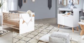 Babyzimmer Mats in weiß matt mit Buche massiv Set 2-teilig mit Wickelkommode und Babybett